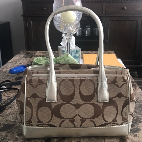 Brand new Classic signature C Coach bag - Picture 2 of 8